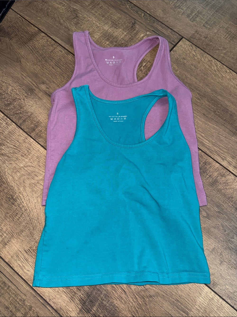 2 FOR 1 — Tank tops